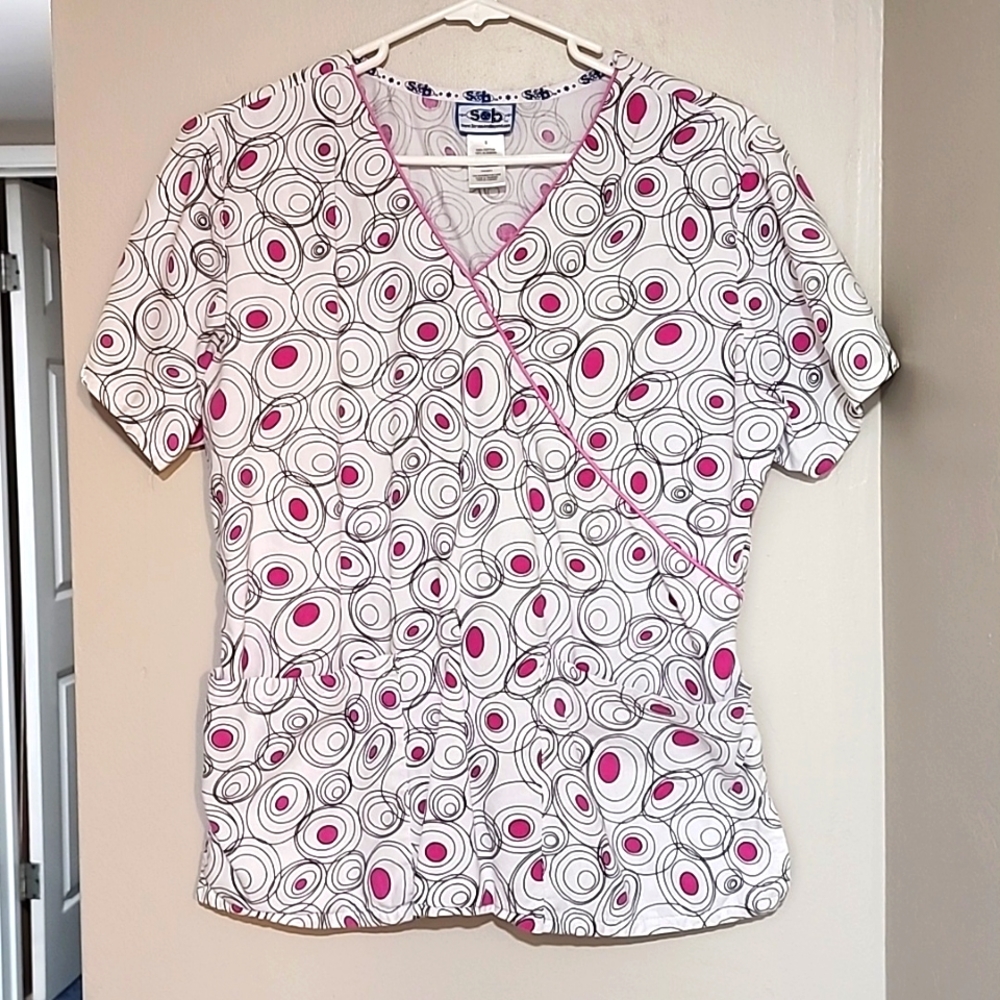 Scrubs & Beyond women's scrub top